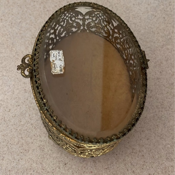 Vintage Antique Stylebuilt Oval Glass Gold Filigree Jewelry Box w/Flower Rope - Picture 2 of 4